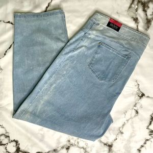 NWT light wash Slim Factor straight 3x Short